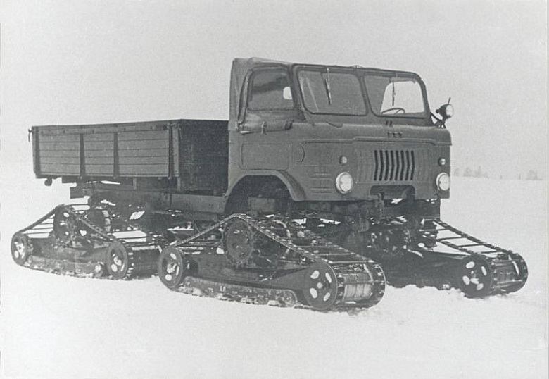 Опытный снегоход на базе ГАЗ-66 с движителем Неждановского